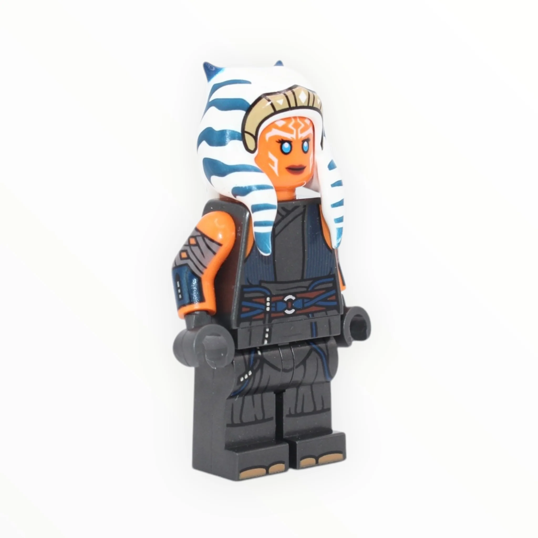 Ahsoka Tano (printed arms, pearl dark gray outfit, 2023)
