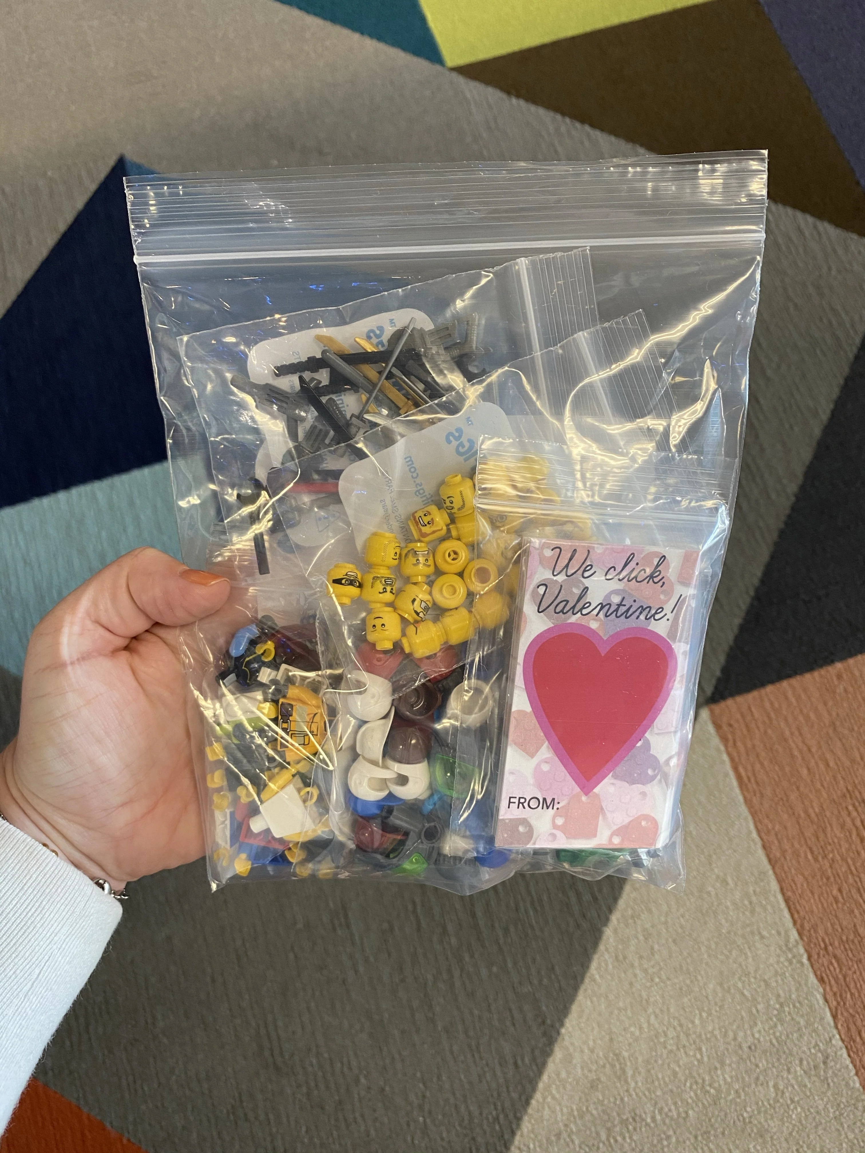 Bricks & Minifigs Valentine's Day Minifigure Card - Image 3