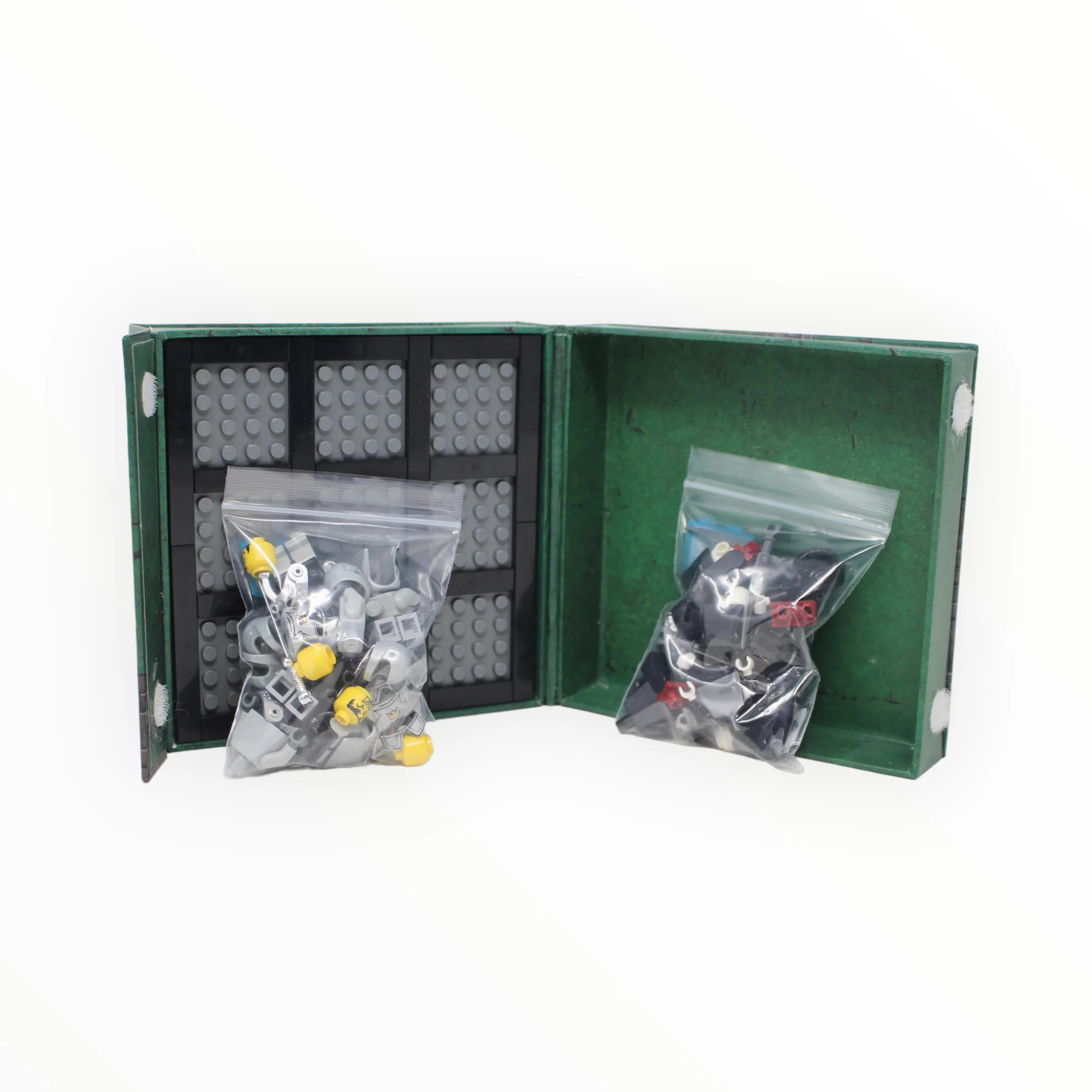 Certified Used Set 852132 Castle Tic Tac Toe (missing plastic backing) - Image 3