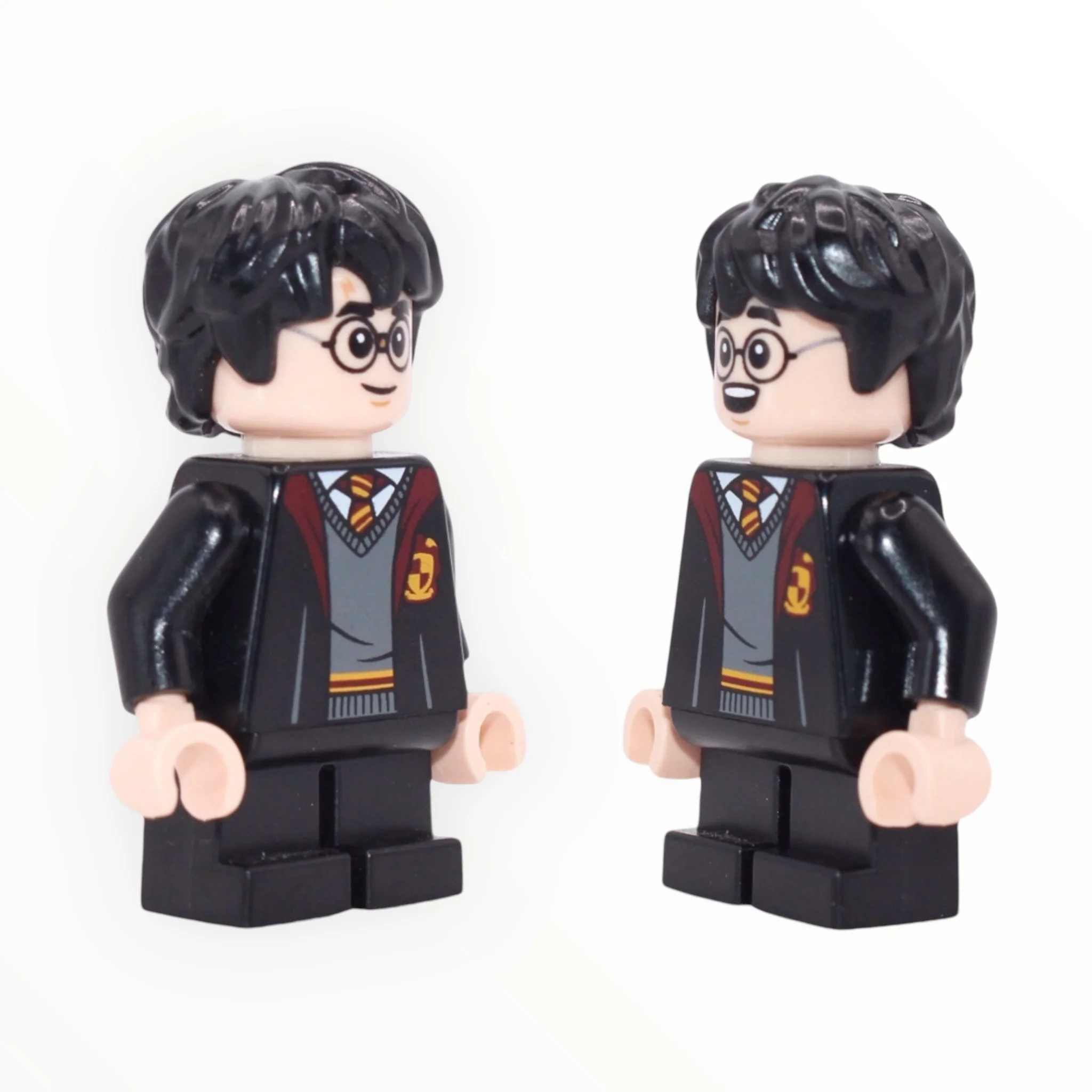 Harry Potter (Gryffindor robe open, sweater, shirt and tie, grin / open mouth smile, short legs, 2021)
