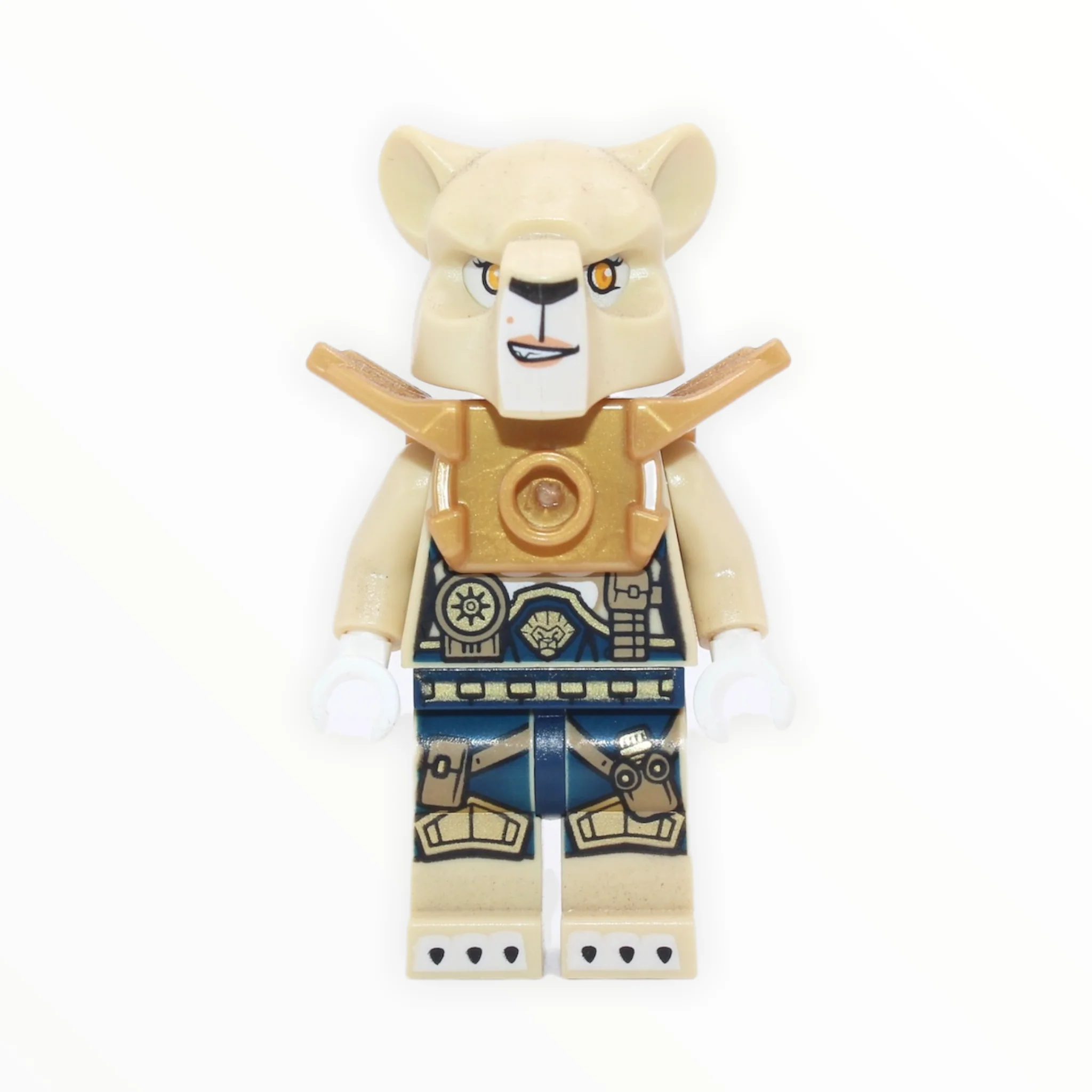LiāElla (gold light armor, dark blue outfit)