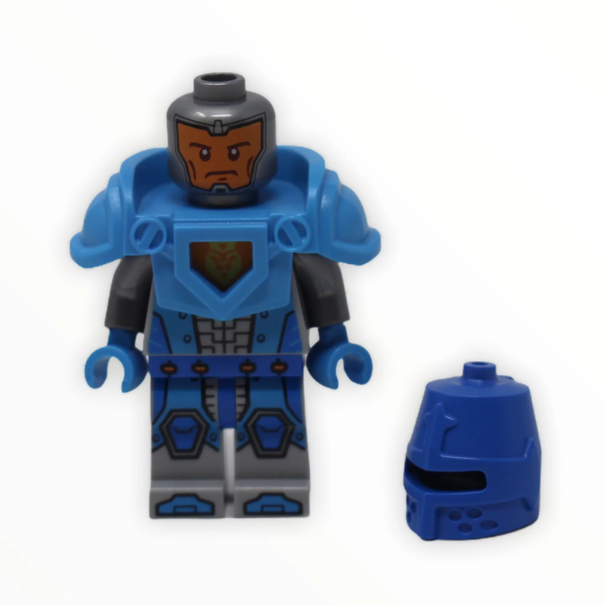 Nexo Knight Soldier (azure armor, blue helmet with eye slit) - Image 2