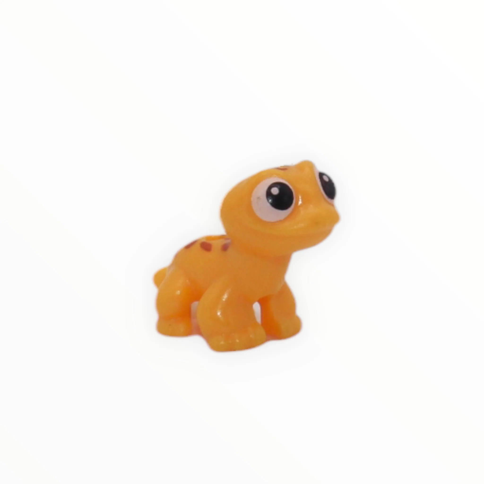 Popcorn (bright light orange gecko with dark orange spots, Friends)