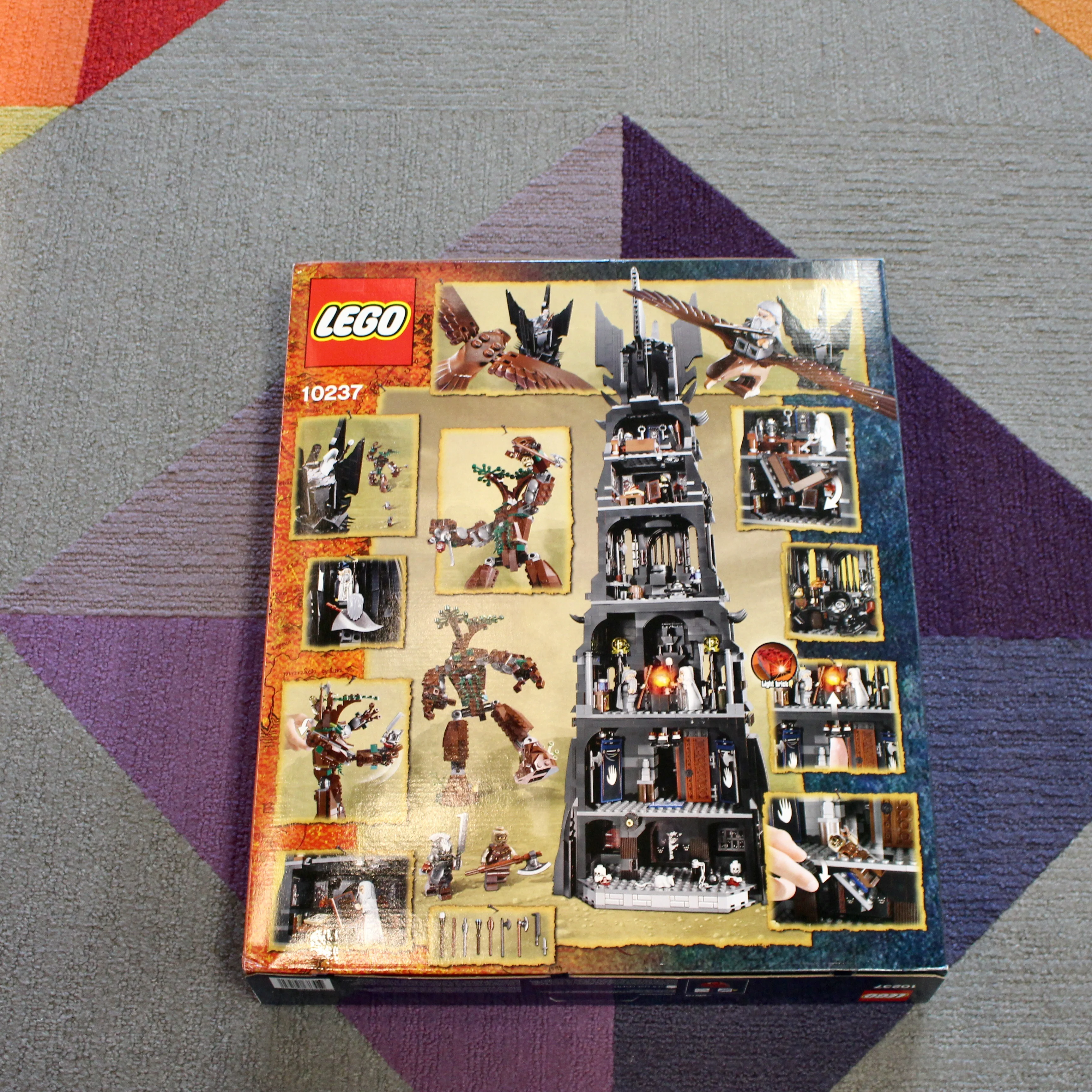 Retired Set 10237 The Lord of the Rings The Tower of Orthanc - Image 2