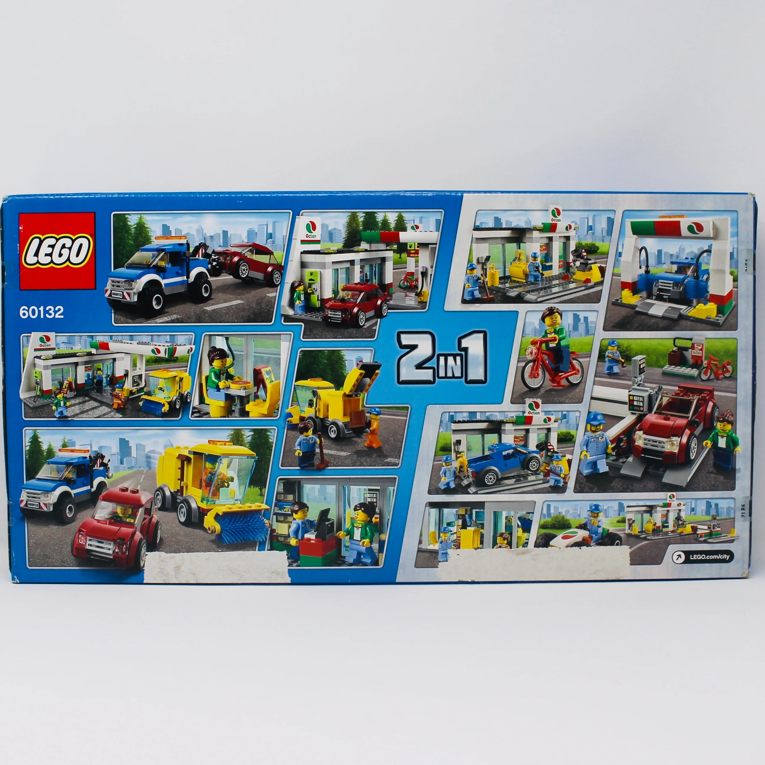Retired Set 60132 City Service Station - Image 2