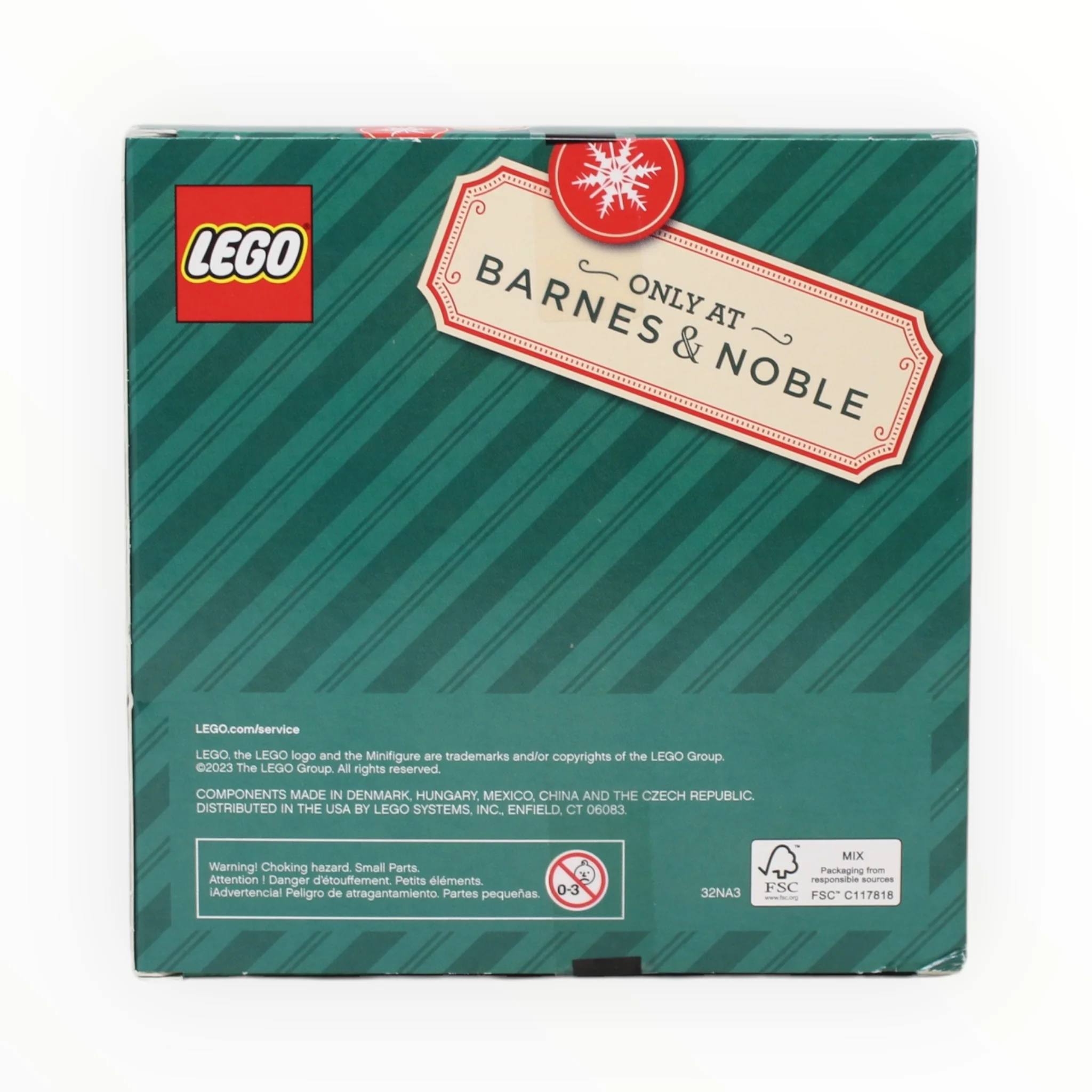 Retired Set 6490363 LEGO Barnes & Noble Exclusive - By the Fireplace - Image 2