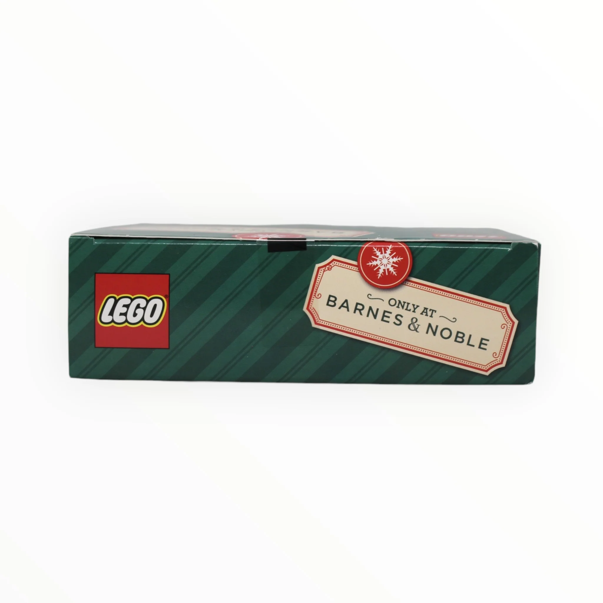 Retired Set 6490363 LEGO Barnes & Noble Exclusive - By the Fireplace - Image 3