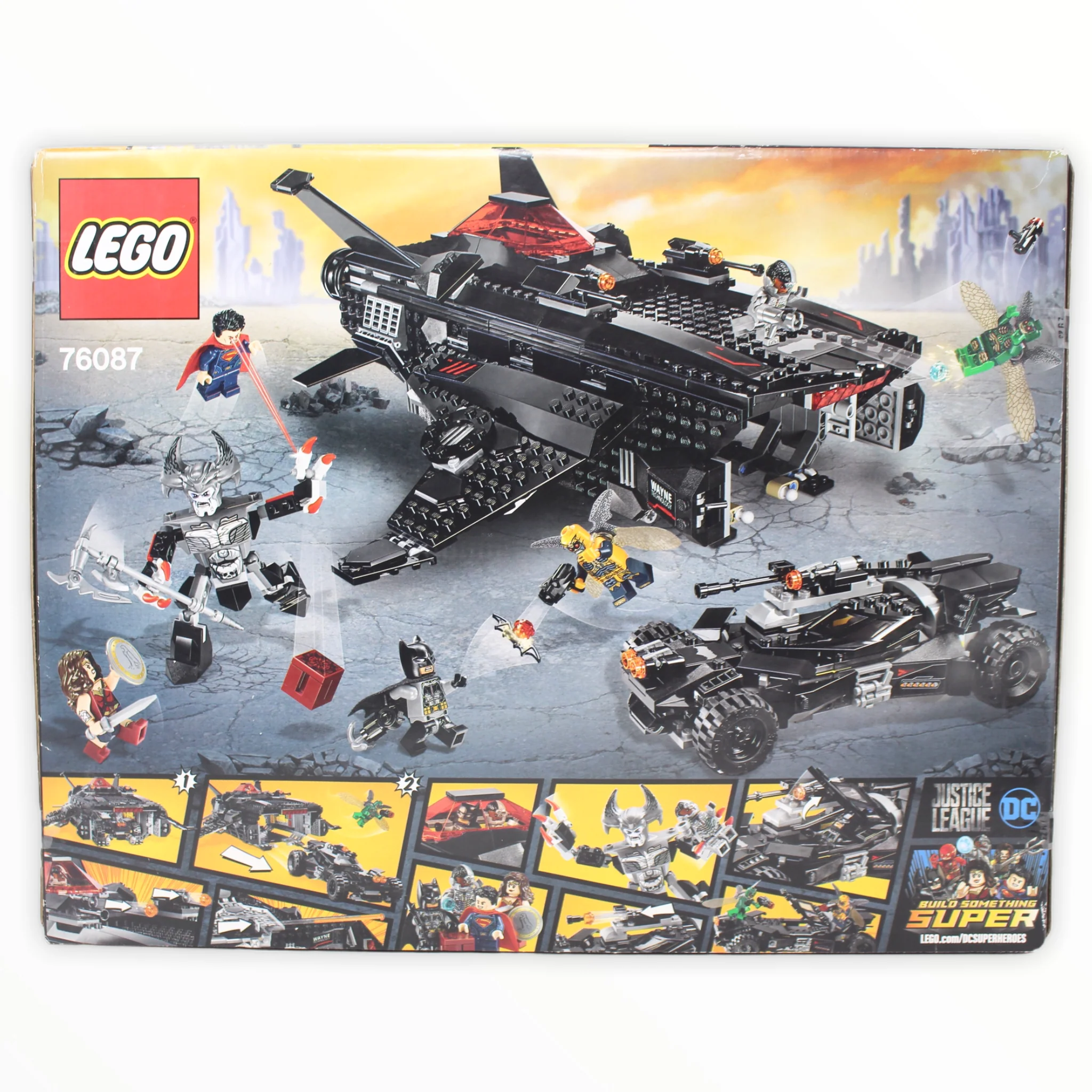 Retired Set 76087 Justice League Flying Fox: Batmobile Airlift Attack - Image 2