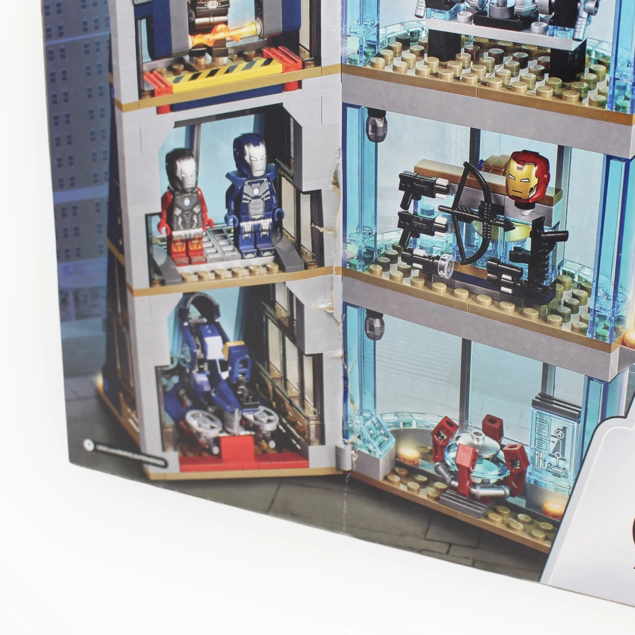 Retired Set 76166 Marvel Avengers Tower Battle (damaged box) - Image 3