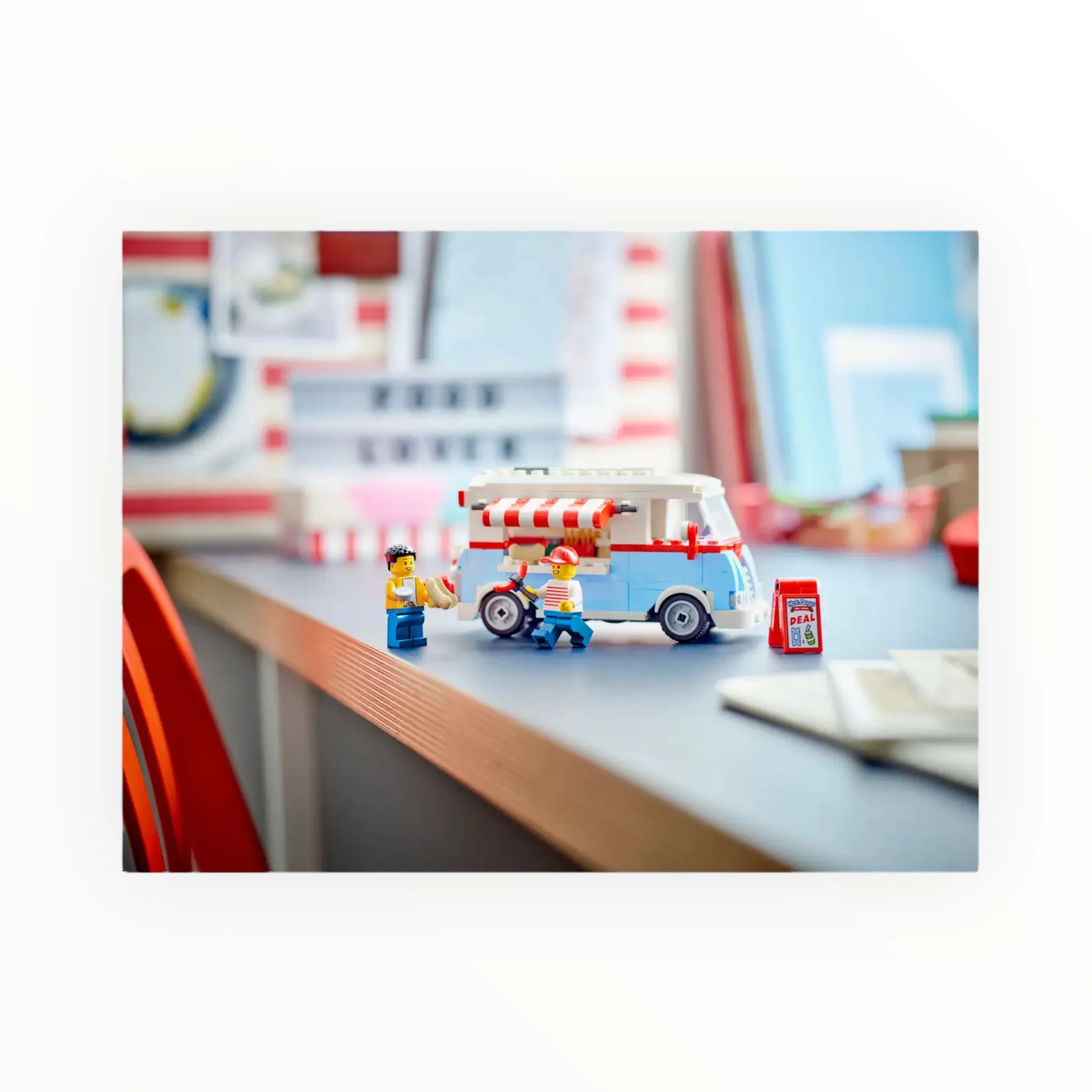 Retired Set 40681 LEGO Retro Food Truck - Image 3