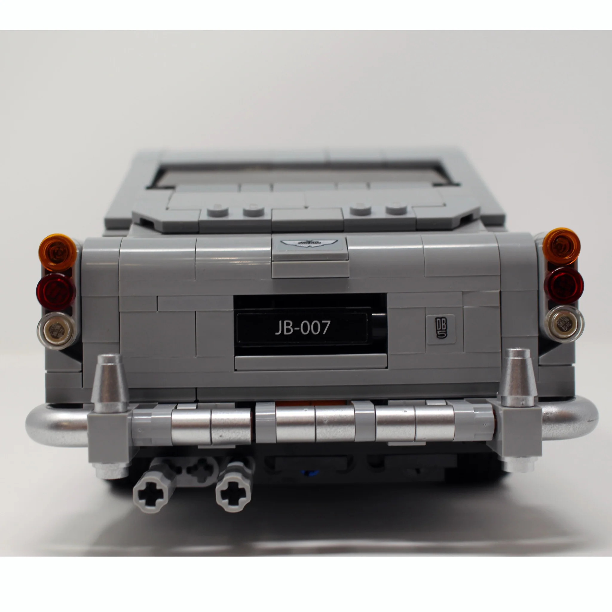 Used Set 10262 Creator James Bond Aston Martin DB5 - Image 2