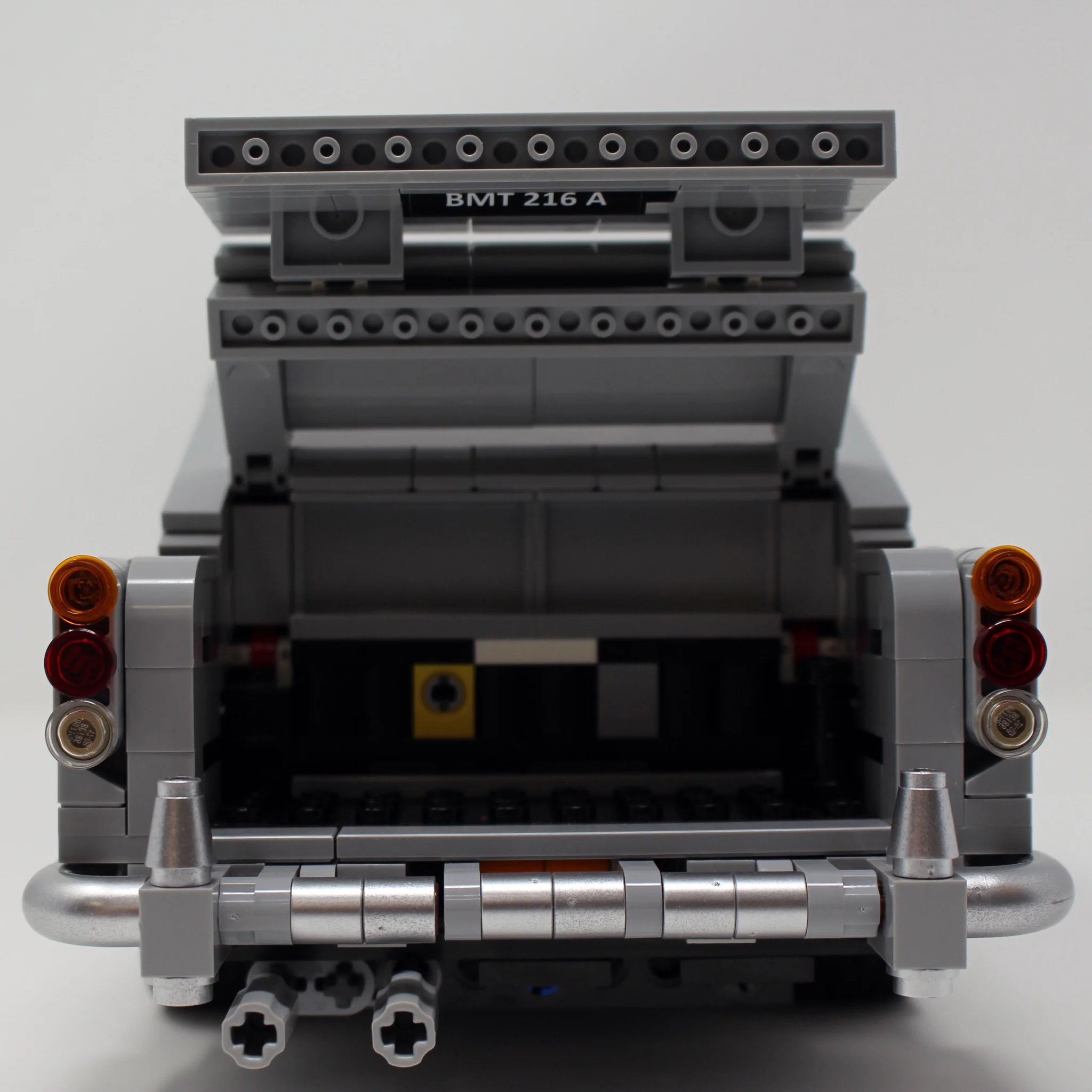 Used Set 10262 Creator James Bond Aston Martin DB5 - Image 6
