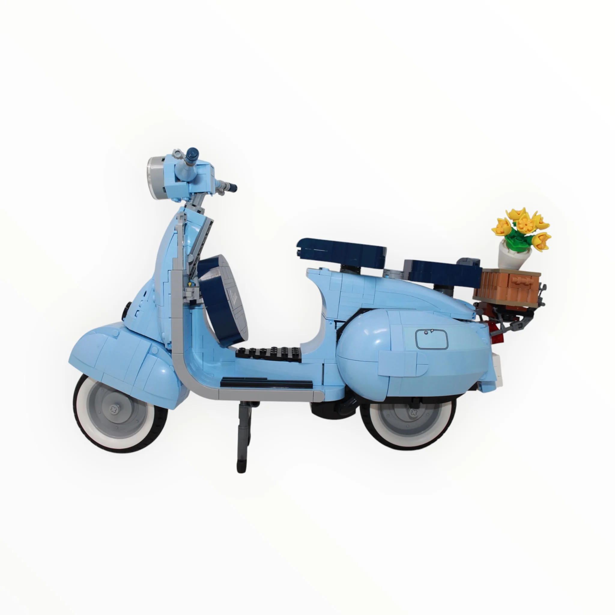 Used Set 10298 Icons Vespa 125 - Image 3