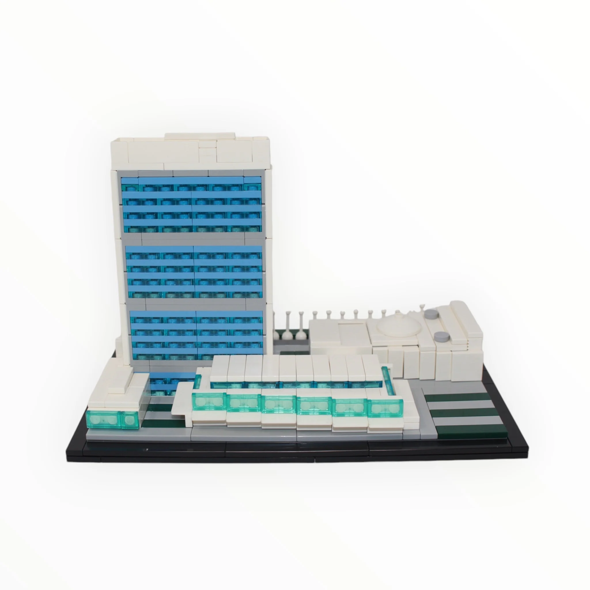 Used Set 21018 Architecture United Nations Headquarters - Image 2