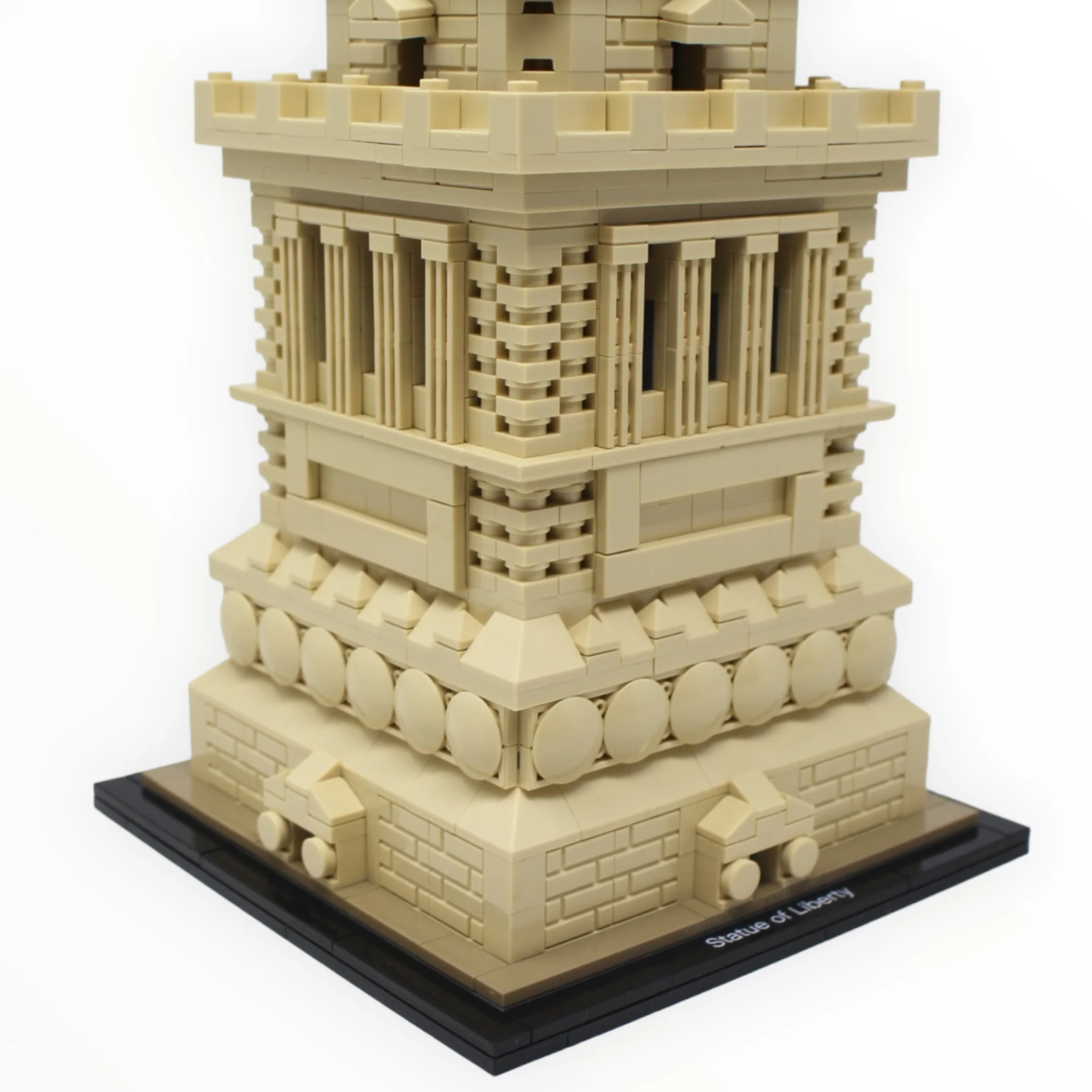 Used Set 21042 Architecture Statue of Liberty - Image 3