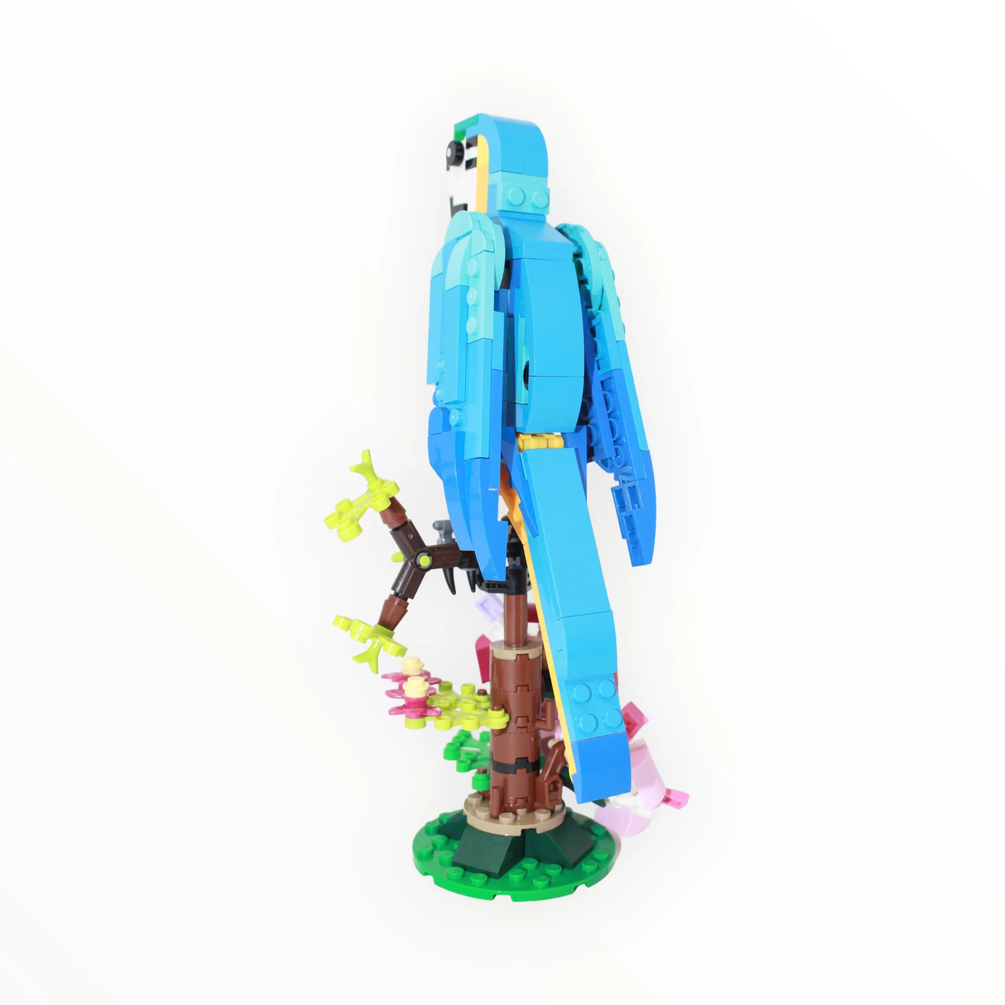 Used Set 31136 Creator Exotic Parrot - Image 2