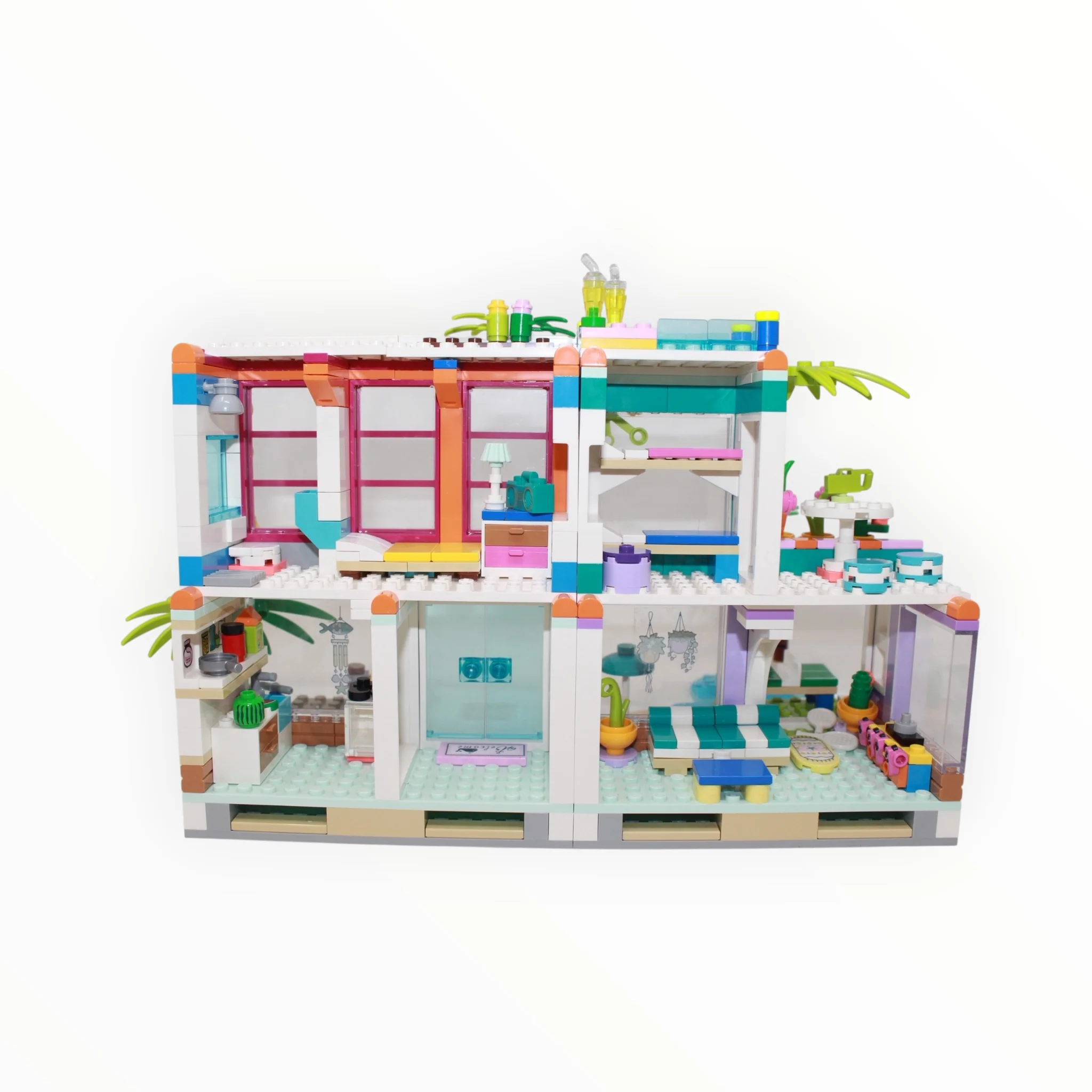 Used Set 41709 Friends Vacation Beach House - Image 3