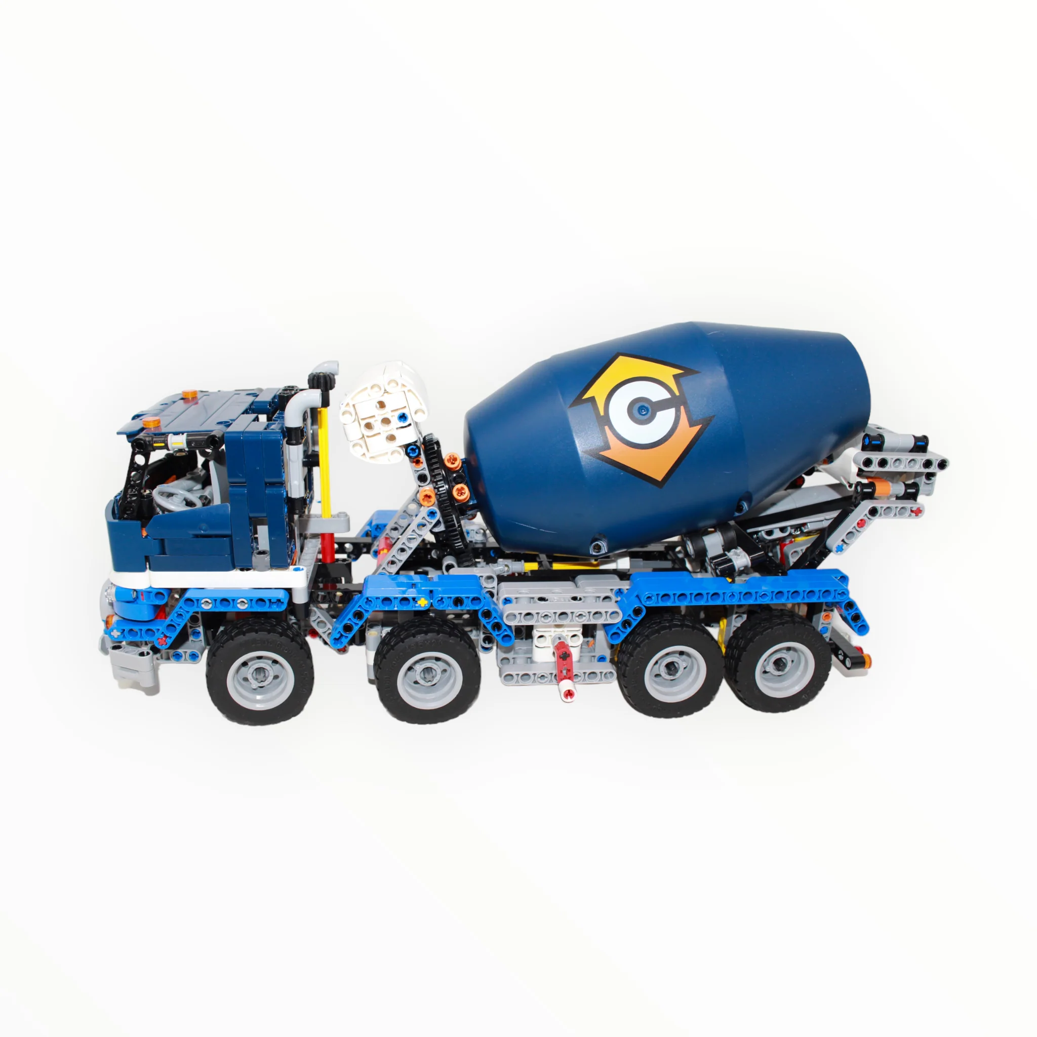 Used Set 42112 Technic Concrete Mixer Truck - Image 2