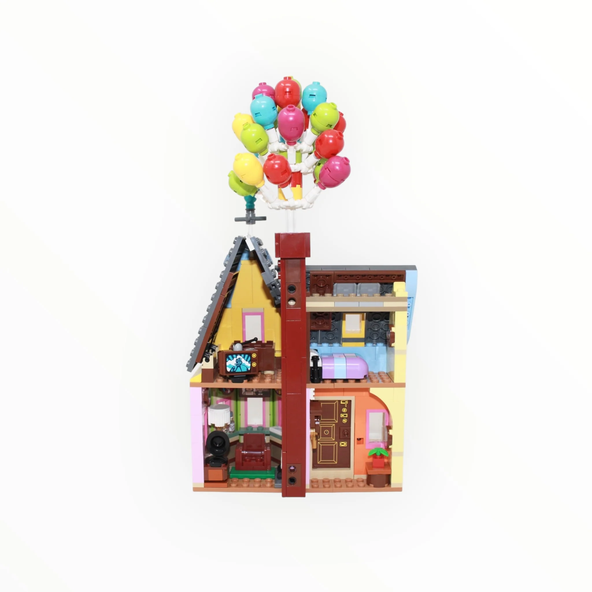 Used Set 43217 Disney “Up” House - Image 3