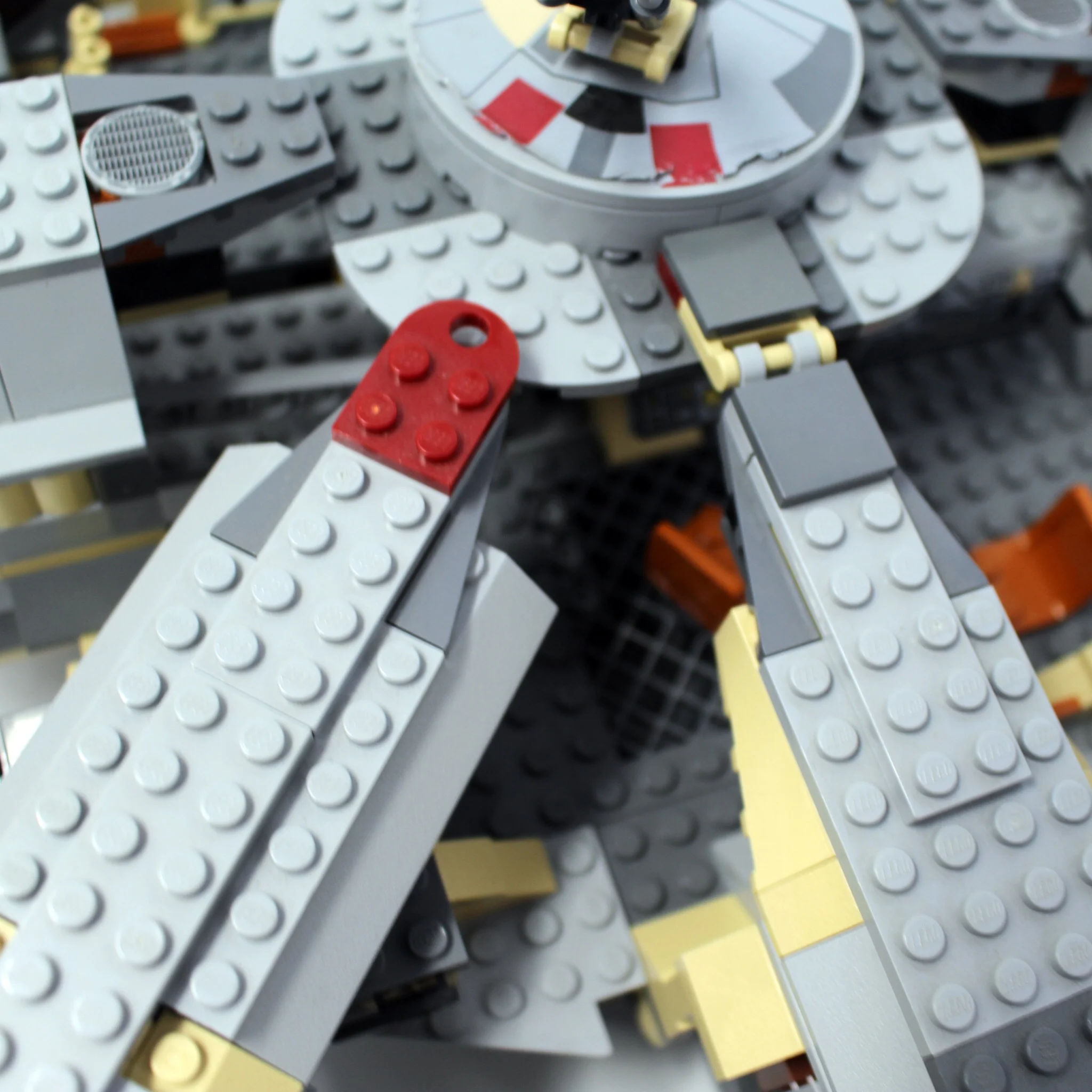 Used Set 4504 Star Wars Millennium Falcon (2004) - Image 3