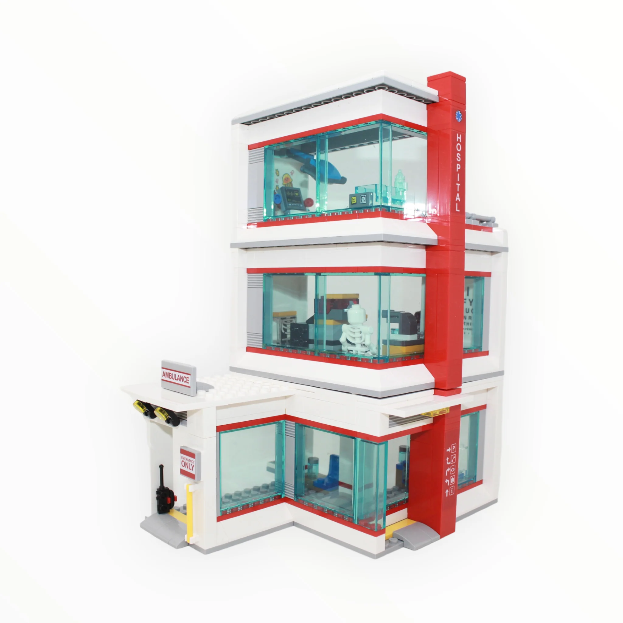 Used Set 60204 City Hospital (2018) - Image 2