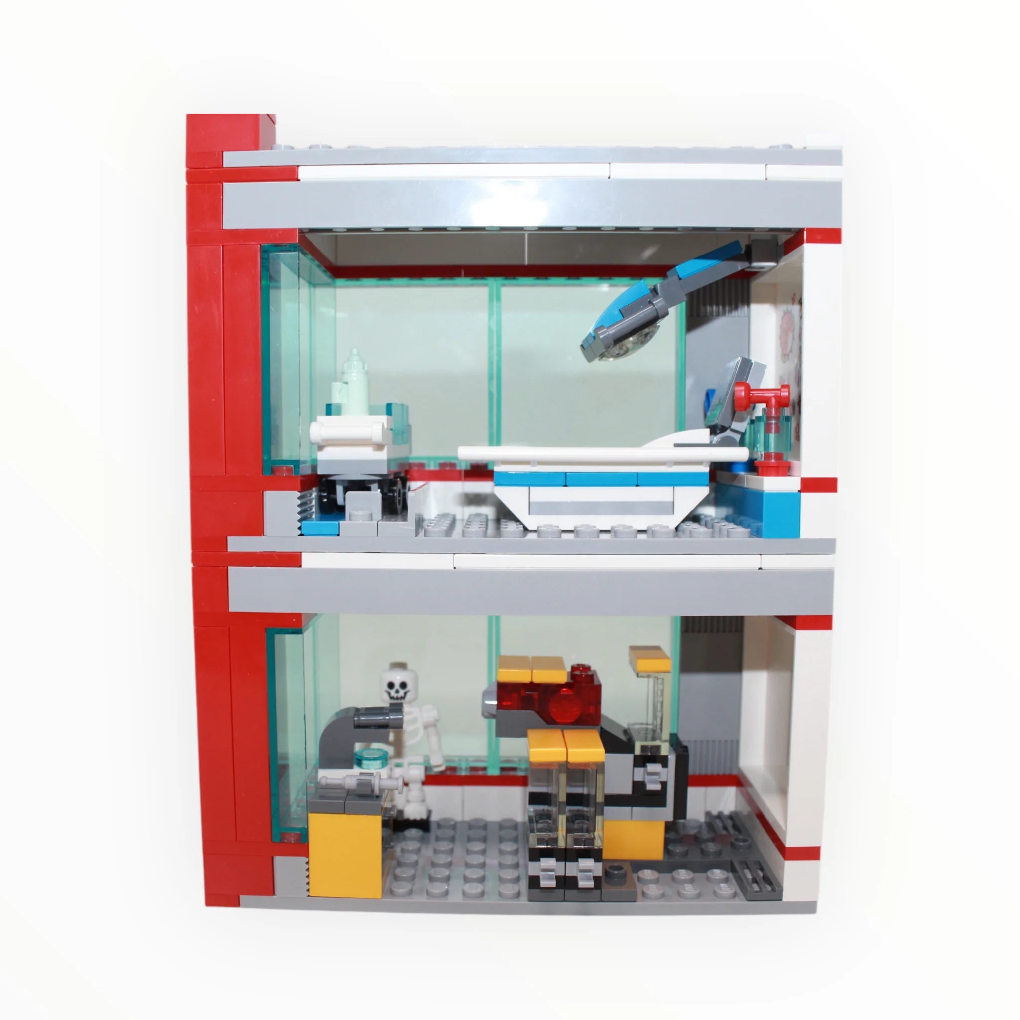 Used Set 60204 City Hospital (2018) - Image 4