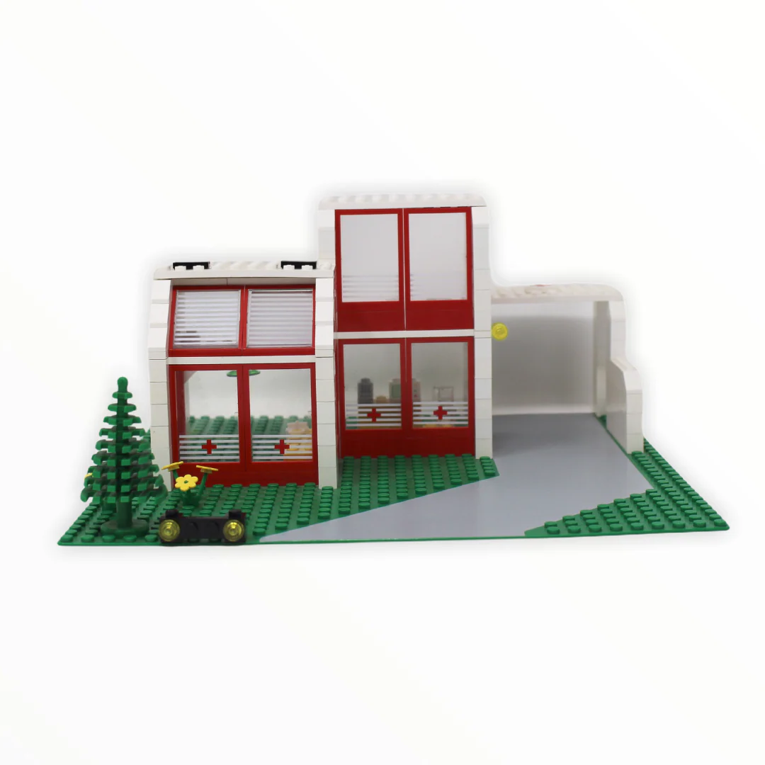 Used Set 6380 LEGO Emergency Treatment Center (St. Marys Hospital) - Image 2