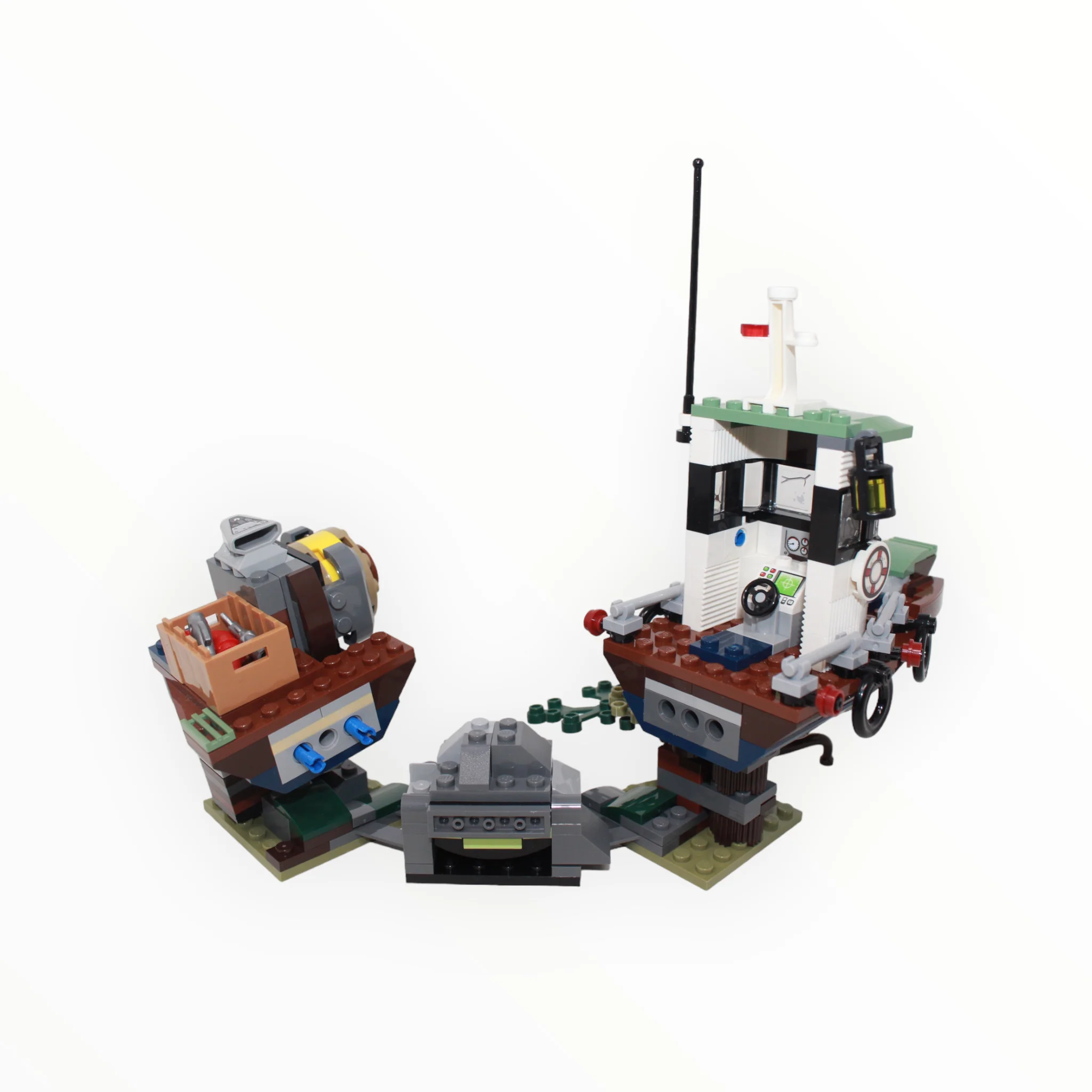 Used Set 70419 Hidden Side Wrecked Shrimp Boat - Image 2