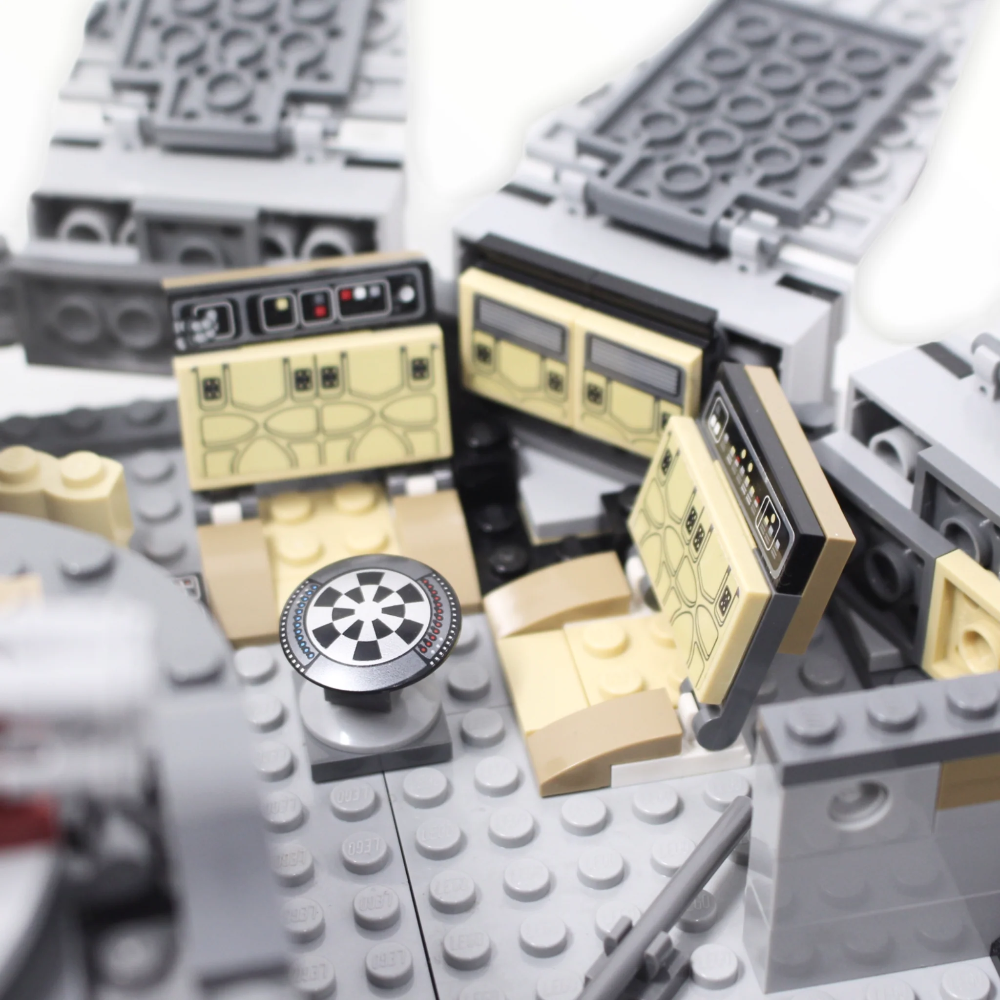 Used Set 75105 Star Wars Millennium Falcon (2015) - Image 4