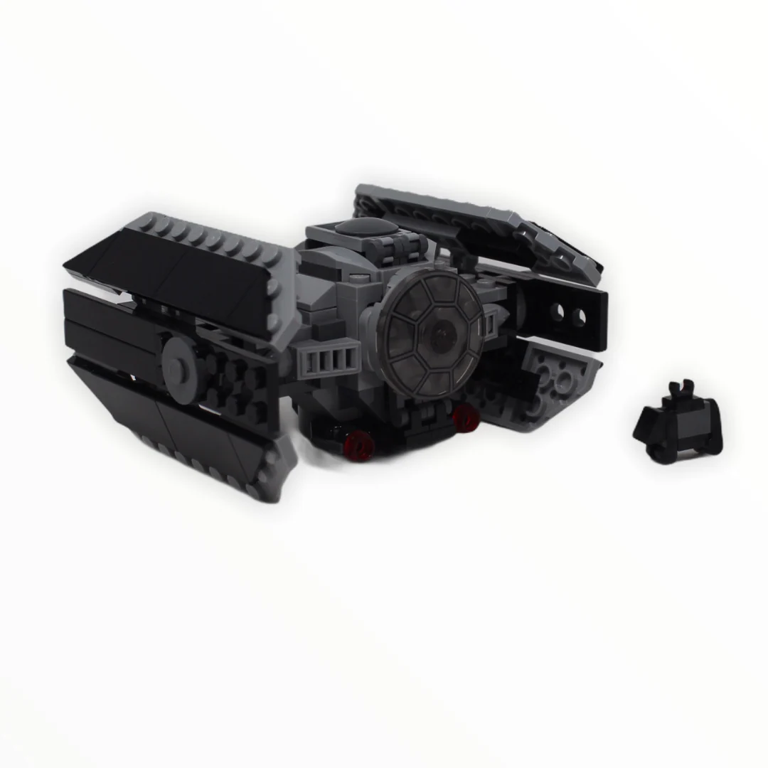 Used Set 75251 Star Wars Darth Vaders Castle - Image 4