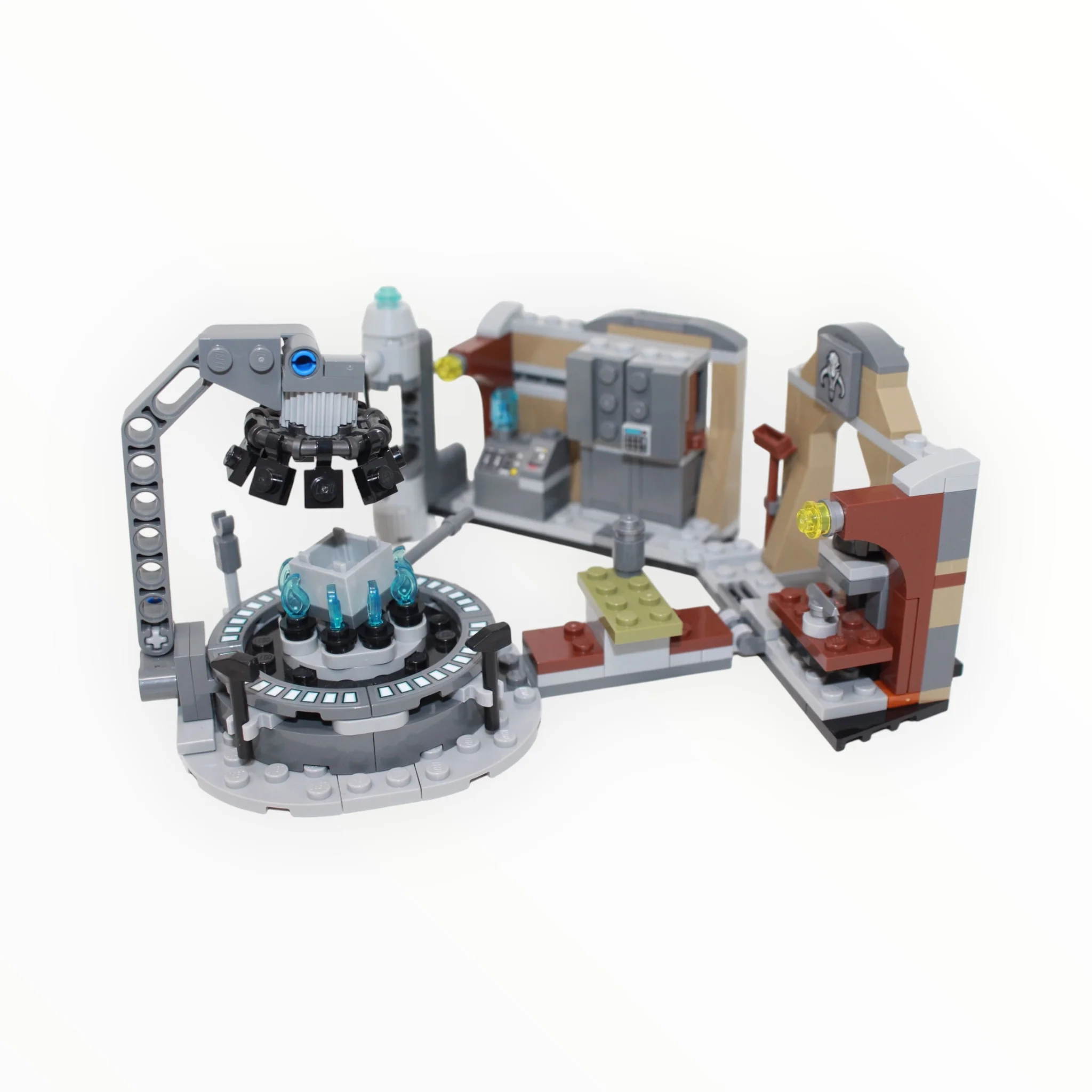 Used Set 75319 Star Wars The Armorer’s Mandalorian Forge - Image 2