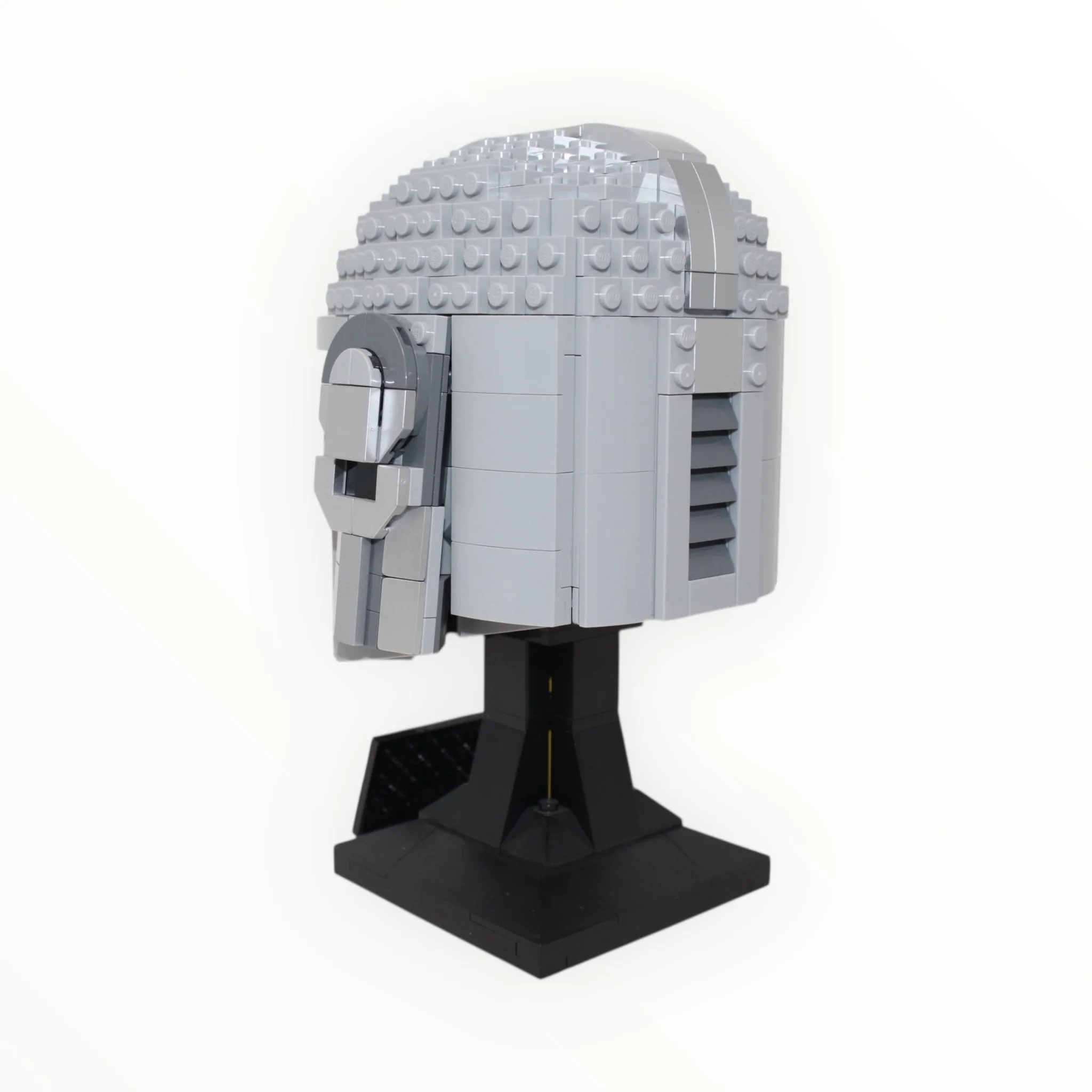 Used Set 75328 Star Wars The Mandalorian Helmet - Image 3