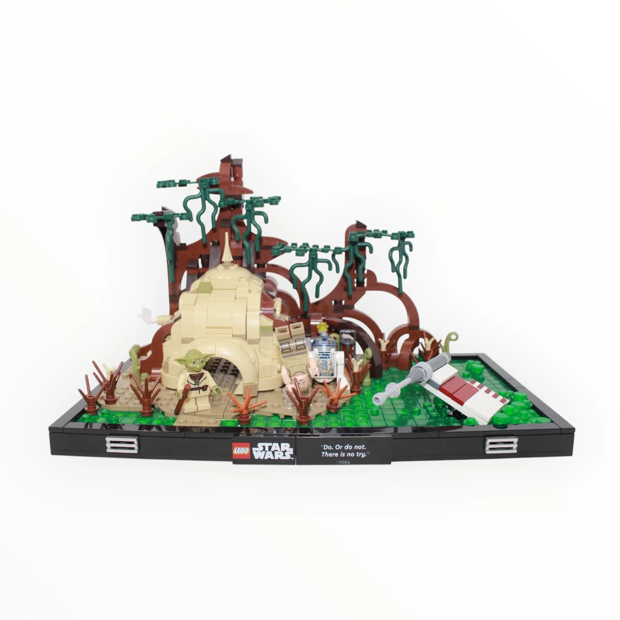 Used Set 75330 Star Wars Dagobah Jedi Training Diorama
