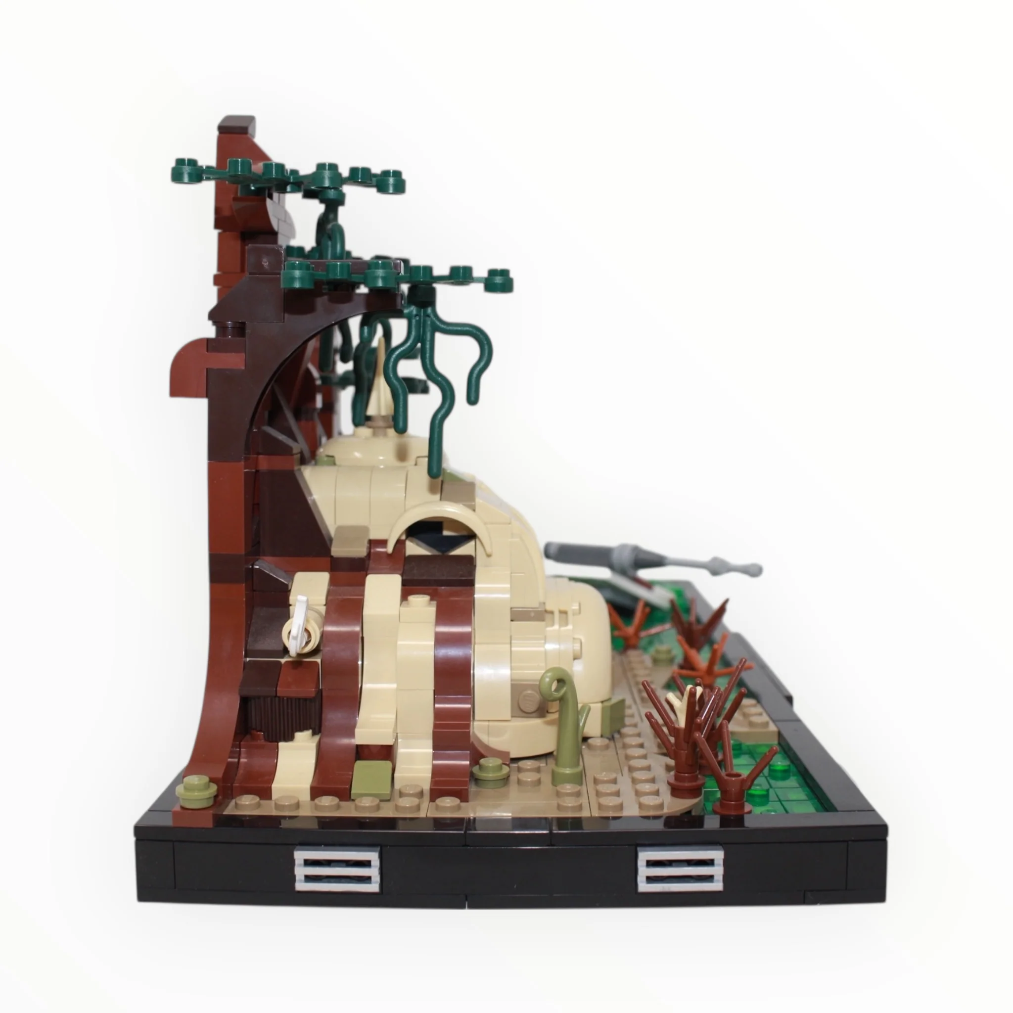 Used Set 75330 Star Wars Dagobah Jedi Training Diorama - Image 2
