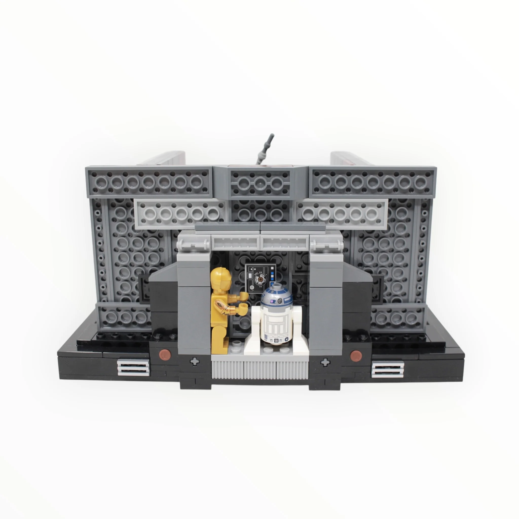 Used Set 75339 Star Wars Death Star Trash Compactor Diorama - Image 2
