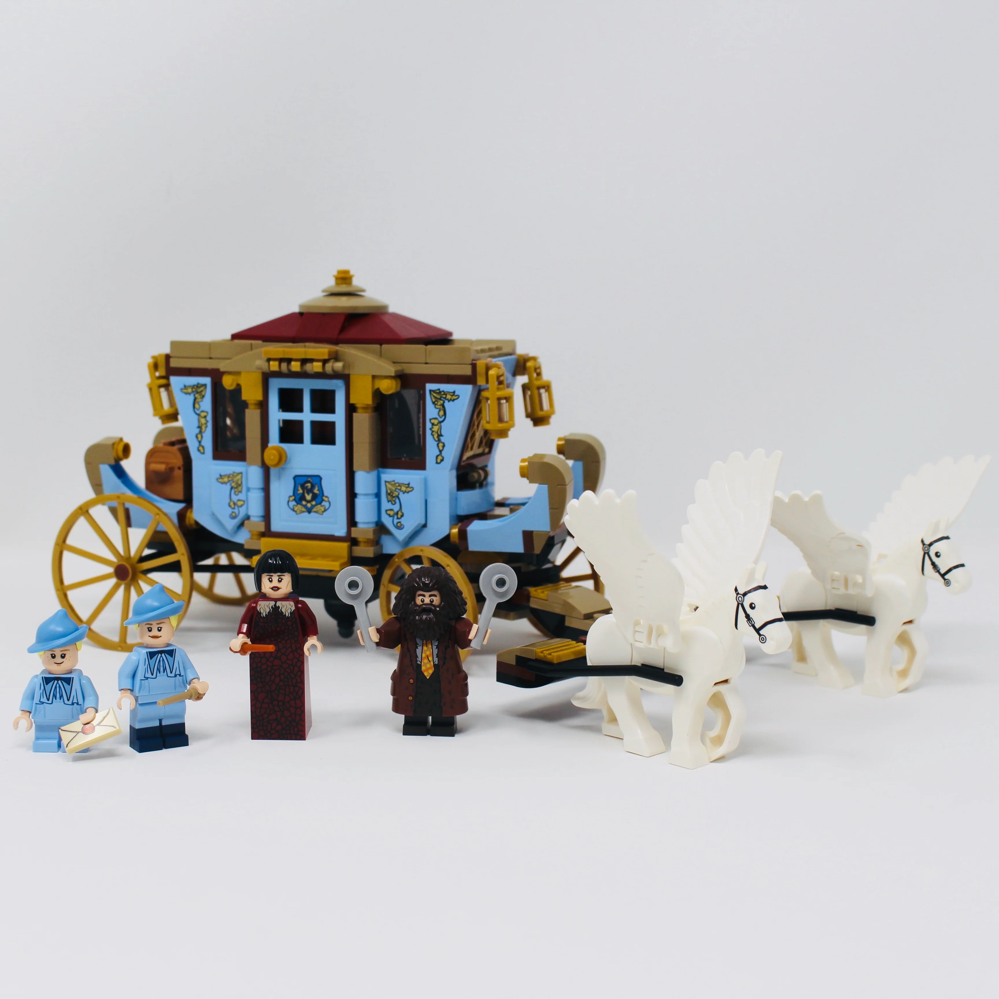 Used Set 75958 Harry Potter Beauxbatons Carriage: Arrival at Hogwarts