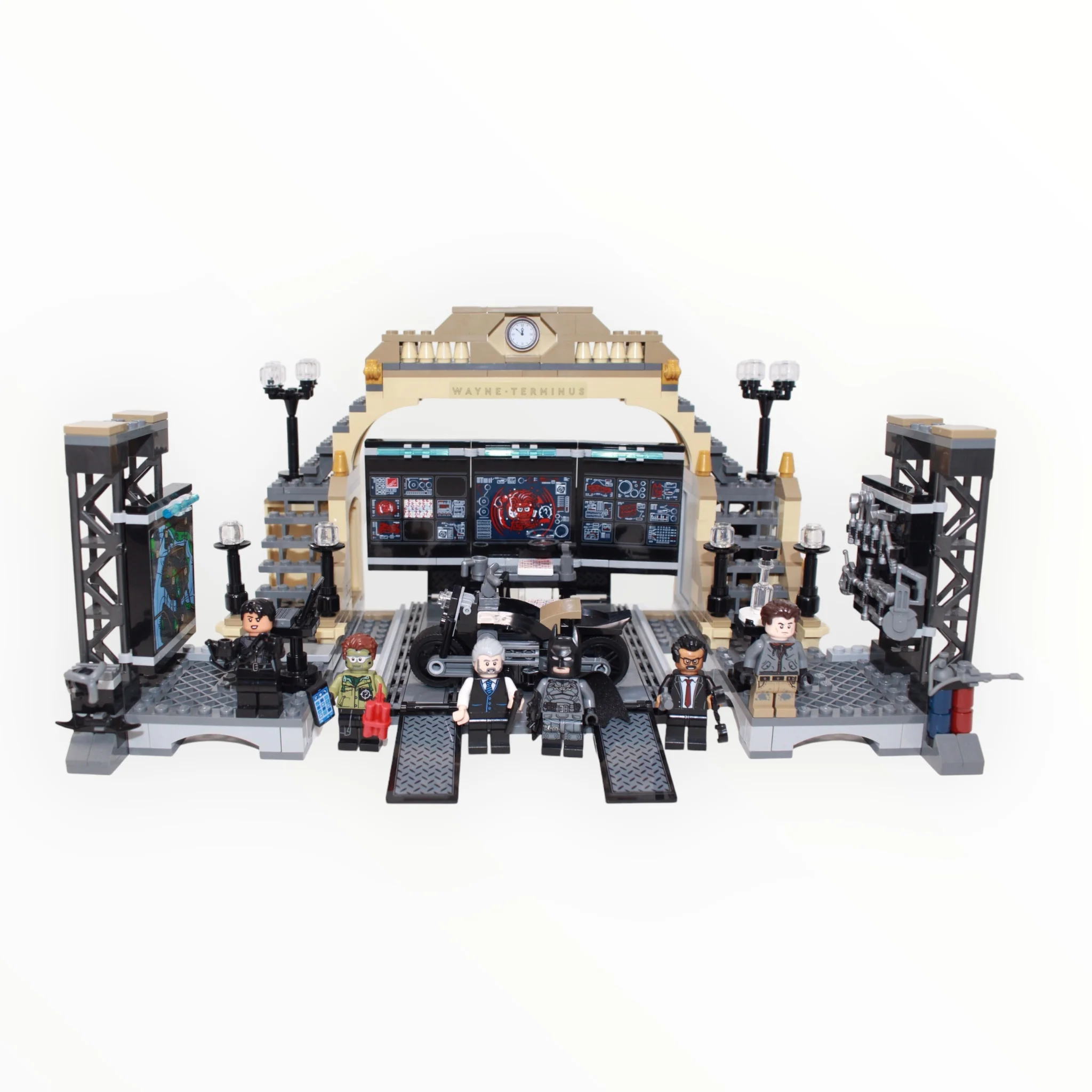 Used Set 76183 The Batman Batcave: The Riddler Face-off