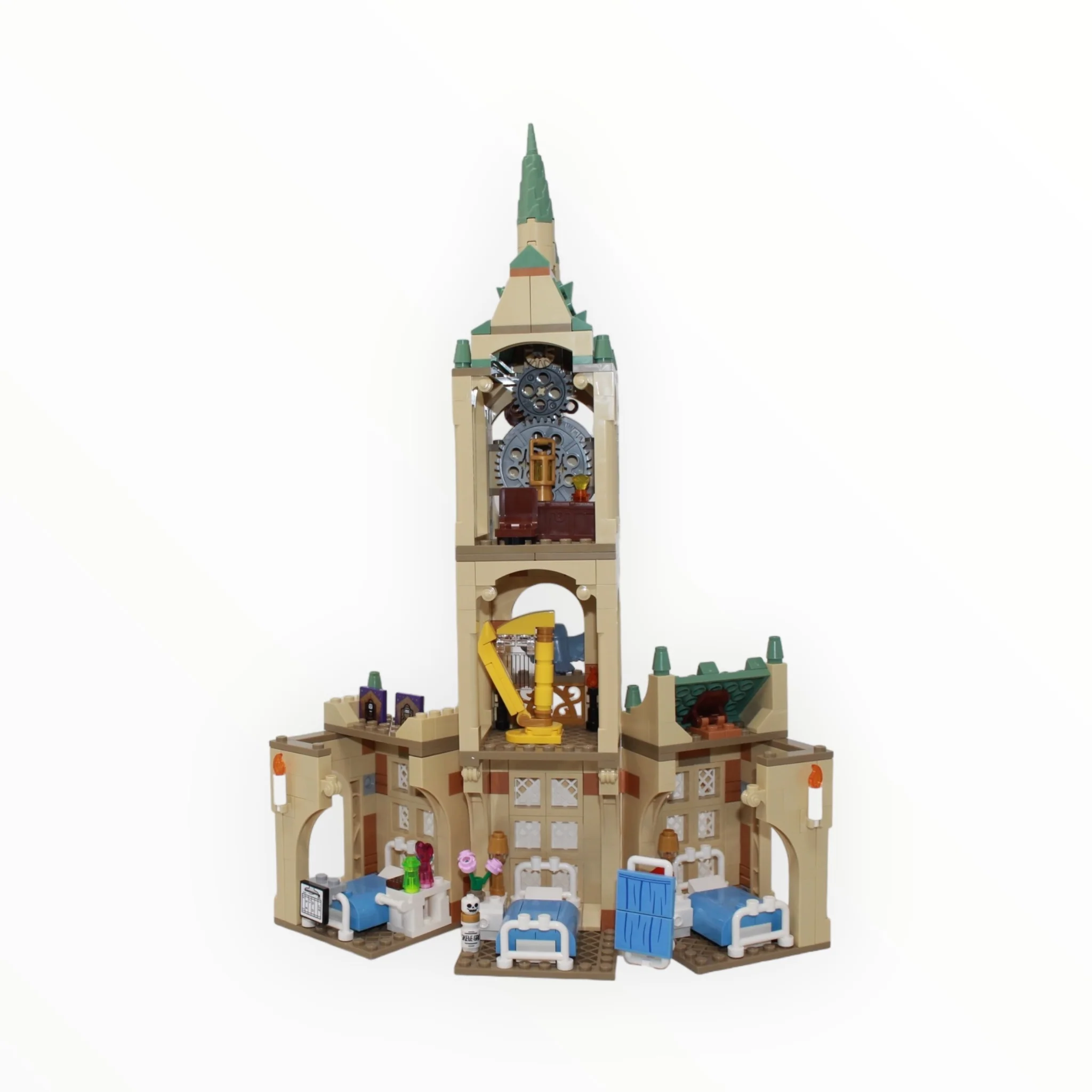 Used Set 76398 Harry Potter Hogwarts Hospital Wing - Image 2