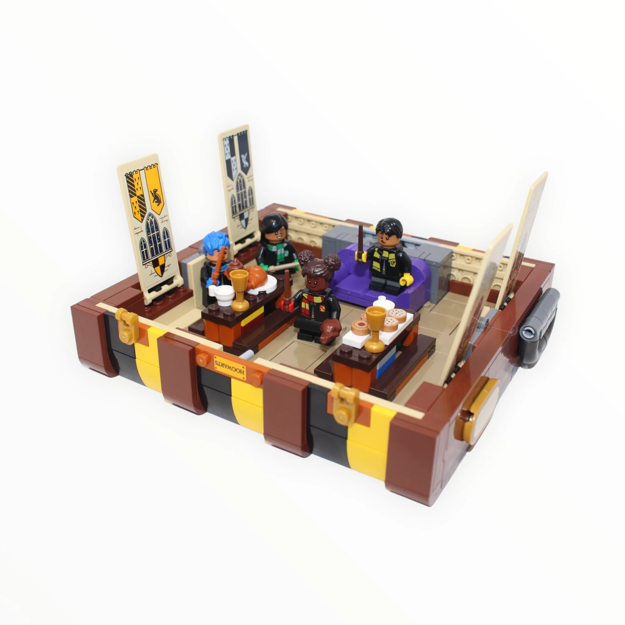 Used Set 76399 Harry Potter Hogwarts Magical Trunk - Image 3