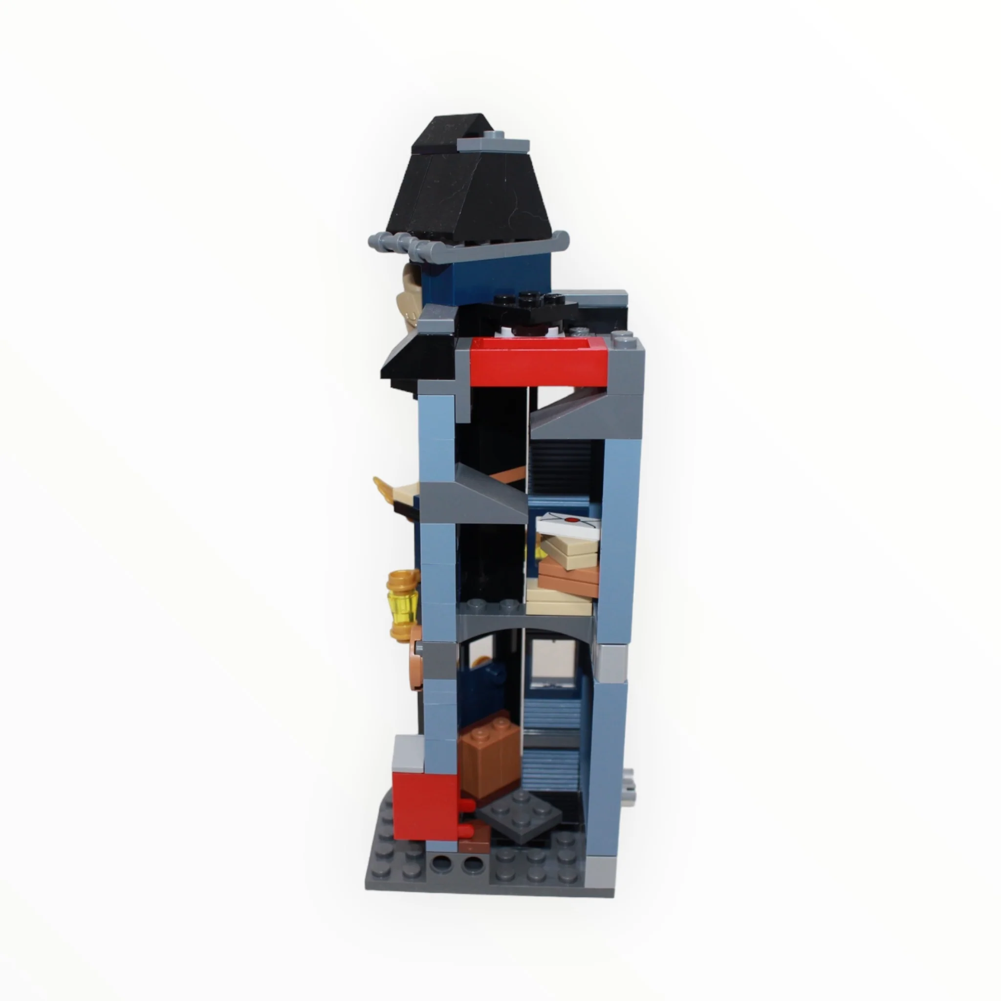 Used Set 76422 Harry Potter Diagon Alley: Weasleys' Wizard Wheezes - Image 4